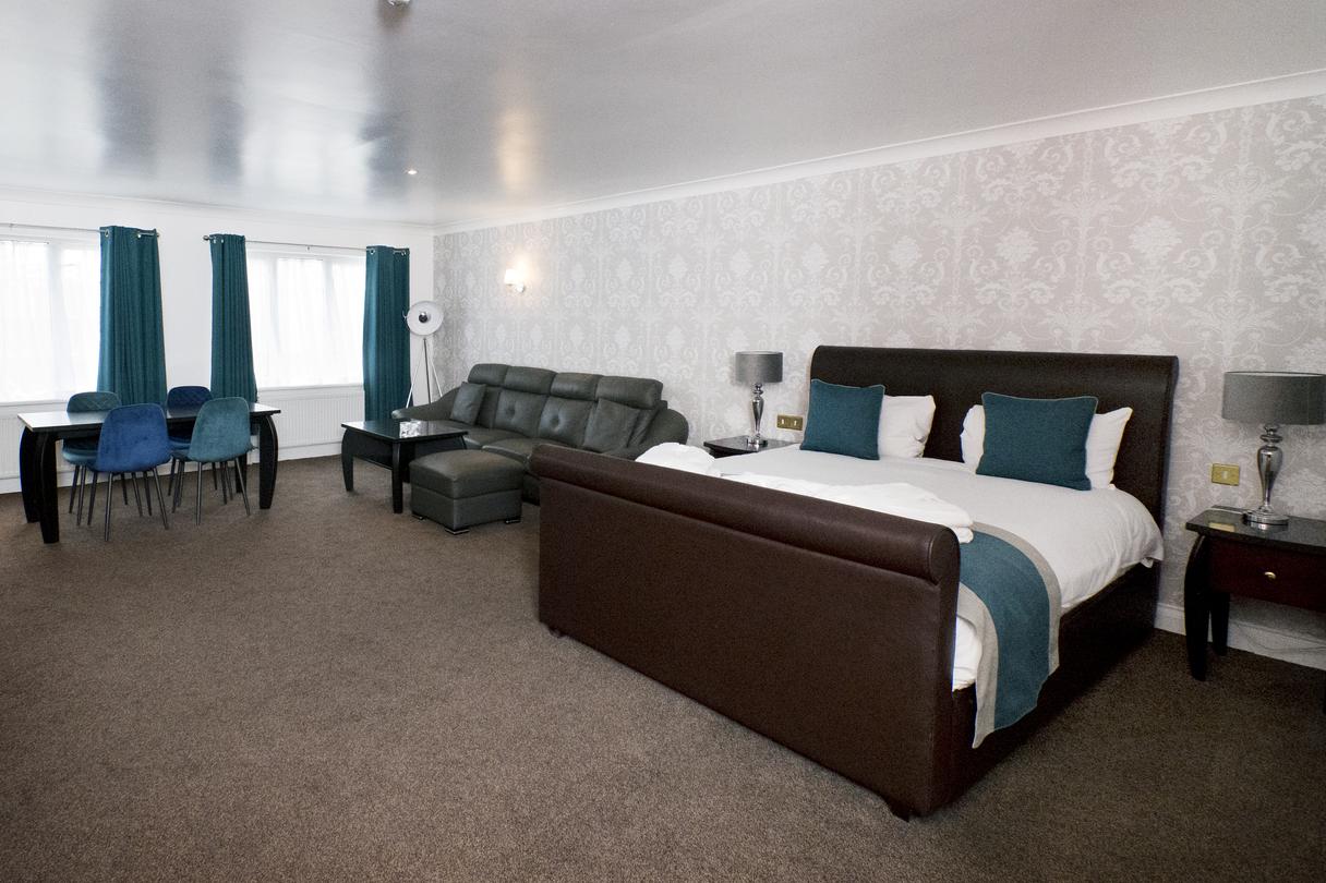 Basingstoke Country Hotel Double Suite 